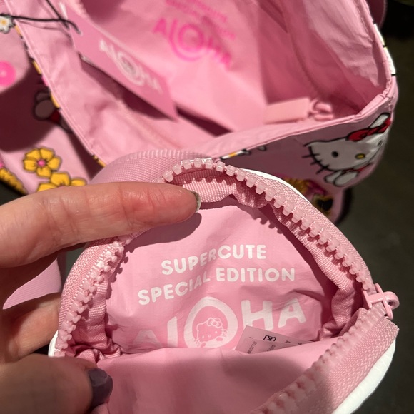 ALOHA Collection Pink Hello Kitty Tote with Coin Purse - Picture 6 of 12